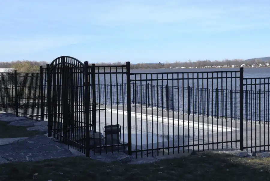 Iron fence, Buxton, 6 ft